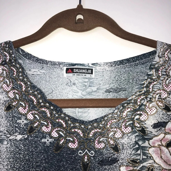 5/$25
Top L Grey Black Roses Silver Sparkle Short Sleeve T-shirt Style - Picture 6 of 11